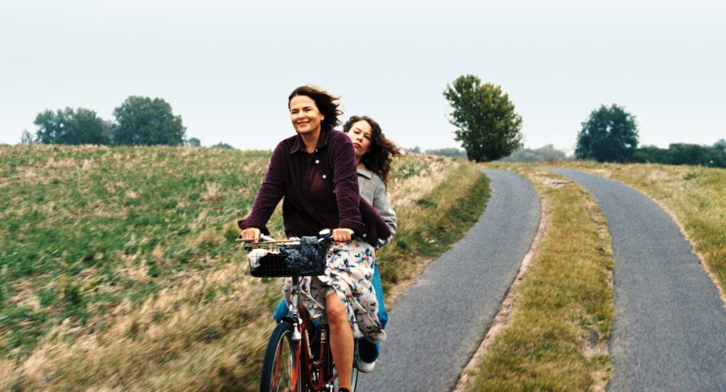 MIROIRS NO. 3, Still 02_Barbara Auer, Paula Beer_Still Hans Fromm, (c) Schramm Film