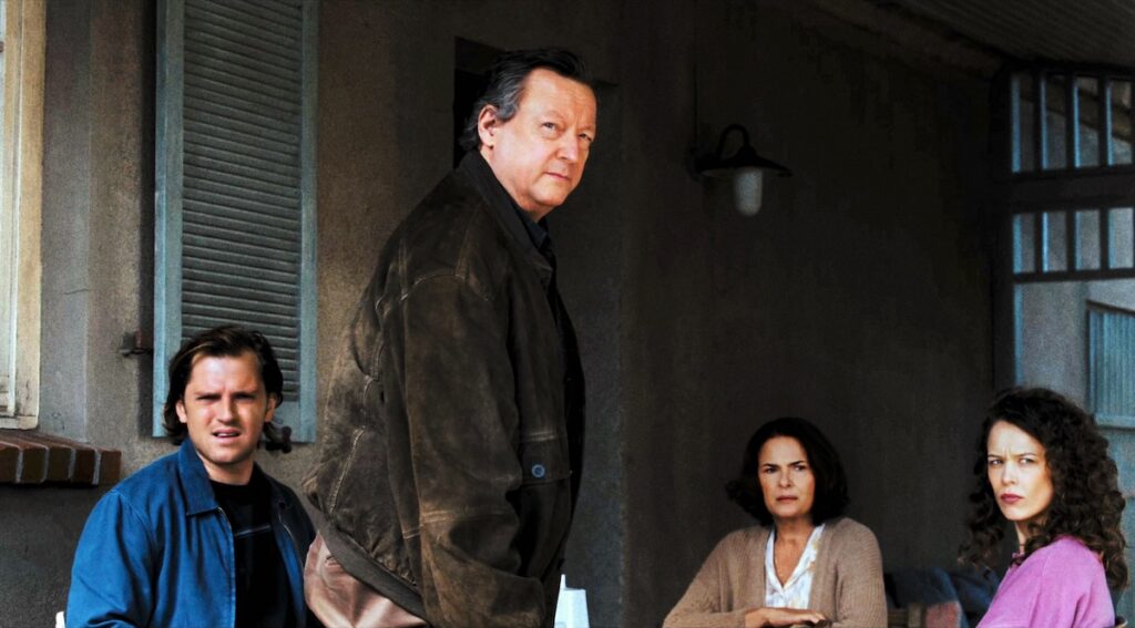 MIROIRS NO. 3, Still 04_Enno Trebs, Matthias Brandt, Barbara Auer, Paula Beer_Still Hans Fromm, (c) Schramm Film