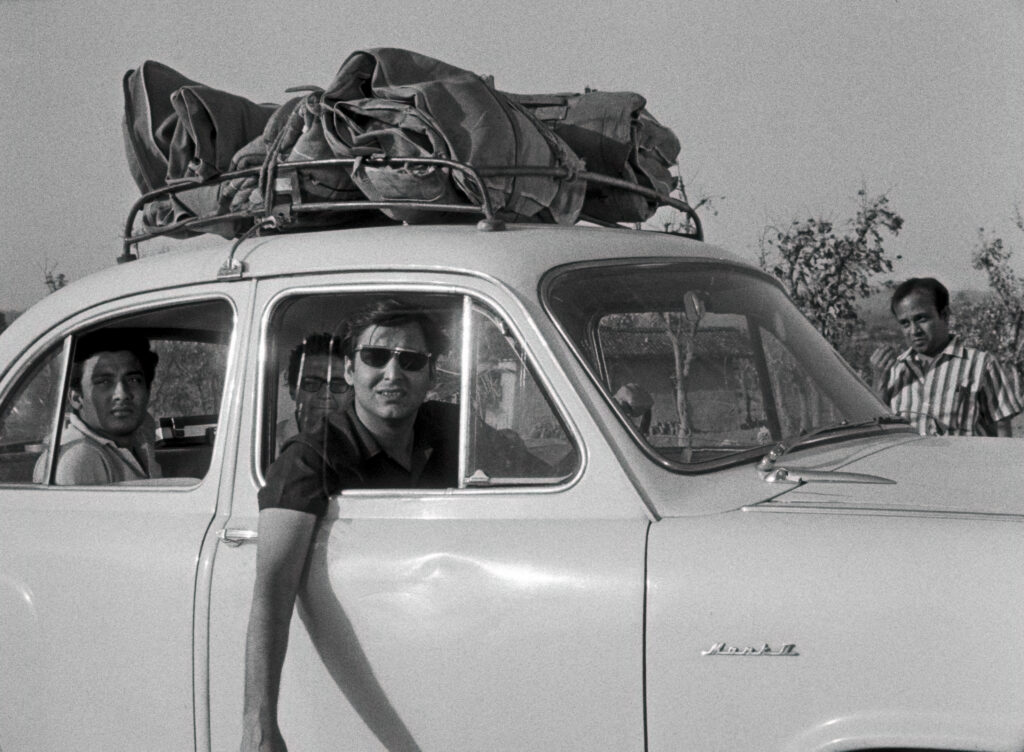 3112_AranyerDinRatri_F-137_BNIN-XX_2MONO_UHDp2398_REC709_G22_Pro